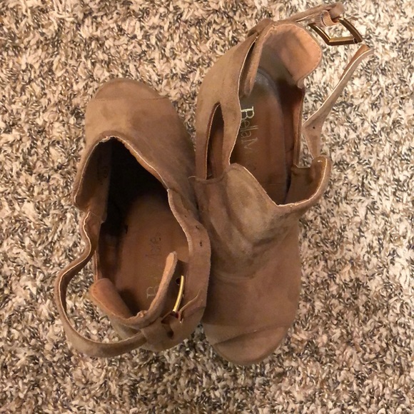 Open toed cute heels - Picture 2 of 3